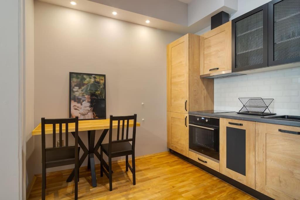 Modern Design 1 Bdrm, 4 Guests, Cente, Near Parliament, Self Check-in